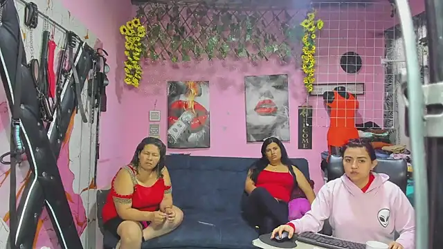 Snapshot of lesbiancuple chatting on 15, 5, 2026 lesbiancuple online show from 15, 5, 2026