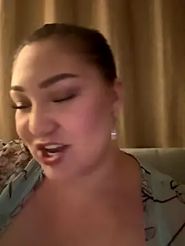 Snapshot of RosieDixx chatting on 8, 10, 2025 RosieDixx online show from 8, 10, 2025