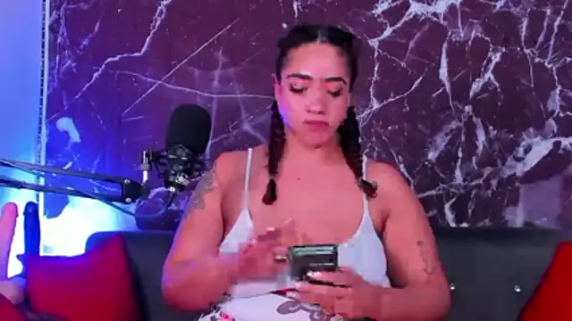 HannaMiillsxh online show from 3, 2, 2026