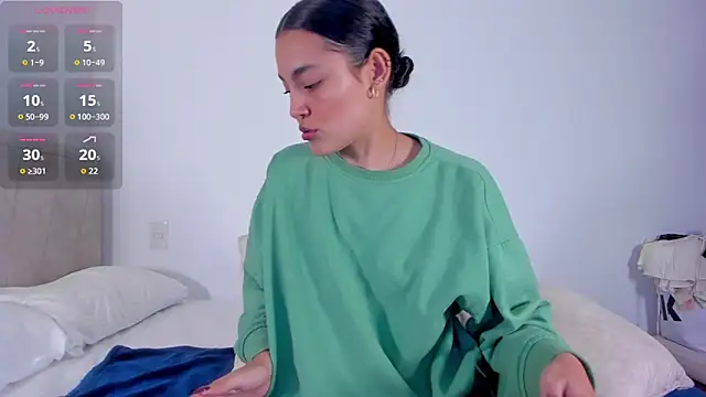 TIFFANYRUSSO online show from 24, 11, 2025