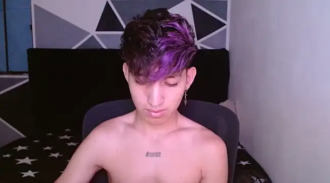 Snapshot of littlextreme chatting on 4, 1, 2025 littlextreme online show from 4, 1, 2025