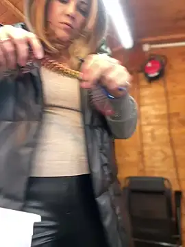 Snapshot of DaisyVibesss chatting on 4, 1, 2025 DaisyVibesss online show from 4, 1, 2025