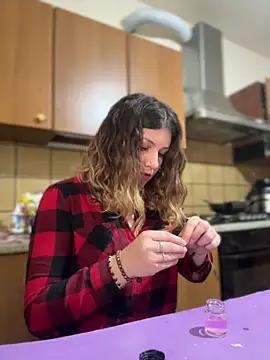 Snapshot of DaisyVibesss chatting on 12, 3, 2025 DaisyVibesss online show from 12, 3, 2025