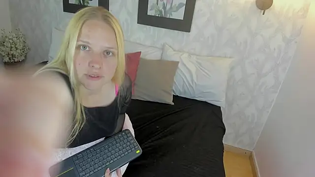 EmilySumer online show from 31, 10, 2025