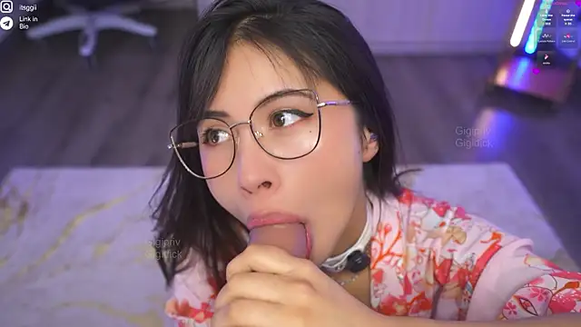 Snapshot of Gigi_ohlala chatting on 10, 9, 2025 Gigi ohlala online show from 10, 9, 2025