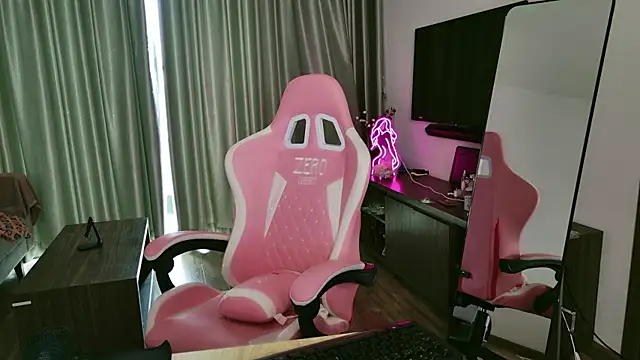 Snapshot of AsianQueens chatting on 5, 12, 2025 AsianQueens online show from 5, 12, 2025