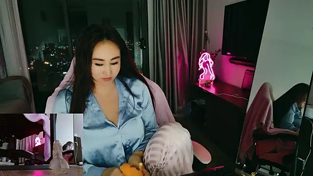 Snapshot of AsianQueens chatting on 21, 12, 2025 AsianQueens online show from 21, 12, 2025