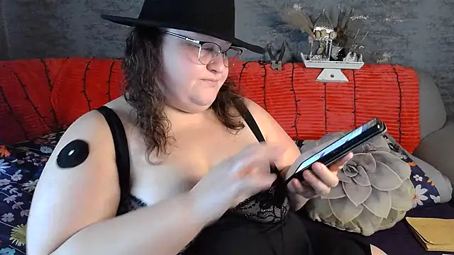 Snapshot of ThickBones chatting on 29, 10, 2025 ThickBones online show from 29, 10, 2025