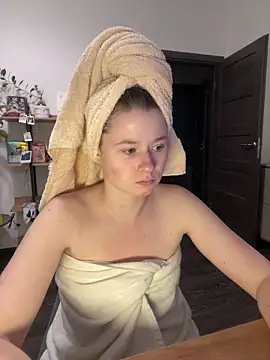 Snapshot of sweetest_pie chatting on 10, 1, 2025 sweetest pie online show from 10, 1, 2025