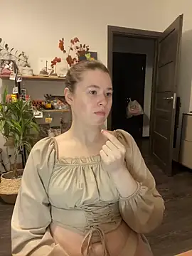 Snapshot of sweetest_pie chatting on 4, 3, 2025 sweetest pie online show from 4, 3, 2025