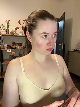 Snapshot of sweetest_pie chatting on 11, 3, 2025 sweetest pie online show from 11, 3, 2025