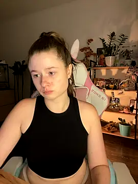 Snapshot of sweetest_pie chatting on 12, 9, 2025 sweetest pie online show from 12, 9, 2025