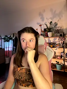 Snapshot of sweetest_pie chatting on 19, 9, 2025 sweetest pie online show from 19, 9, 2025