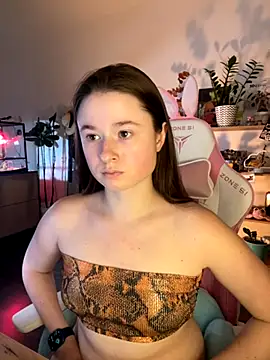 Snapshot of sweetest_pie chatting on 27, 9, 2025 sweetest pie online show from 27, 9, 2025