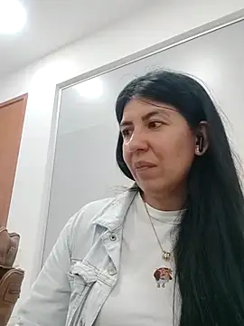 aisha latina online show from 28, 2, 2025