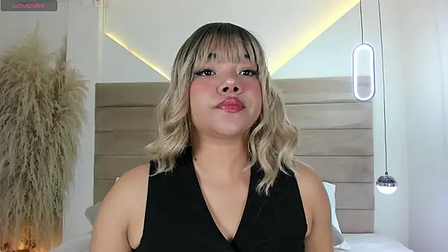 Snapshot of ValerieDiaz_ chatting on 9, 9, 2025 ValerieDiaz online show from 9, 9, 2025