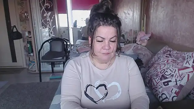 Snapshot of femme_fatale1 chatting on 21, 11, 2025 femme fatale1 online show from 21, 11, 2025