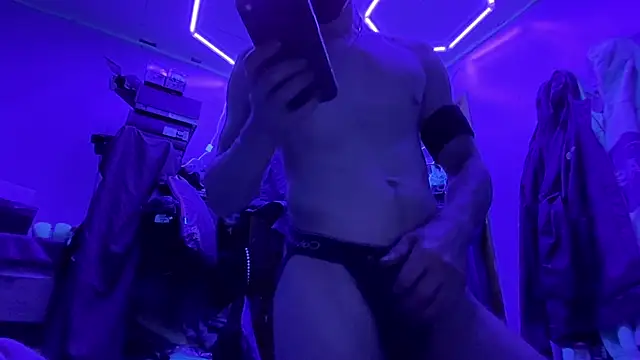 Snapshot of Cloudd_Kingg_Iceyyy chatting on 28, 7, 2026 Cloudd Kingg Iceyyy online show from 28, 7, 2026