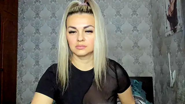 Snapshot of NicoletMoore chatting on 7, 1, 2025 NicoletMoore online show from 7, 1, 2025