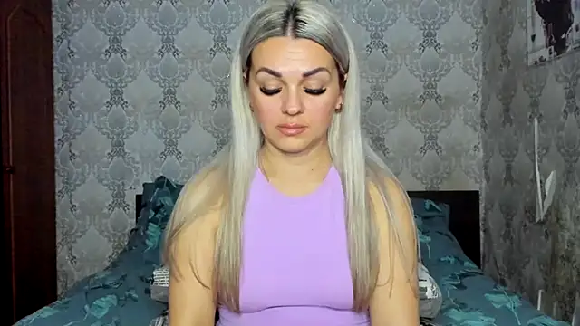 Snapshot of NicoletMoore chatting on 13, 1, 2025 NicoletMoore online show from 13, 1, 2025