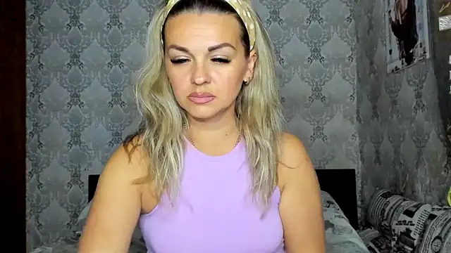 Snapshot of NicoletMoore chatting on 22, 9, 2025 NicoletMoore online show from 22, 9, 2025