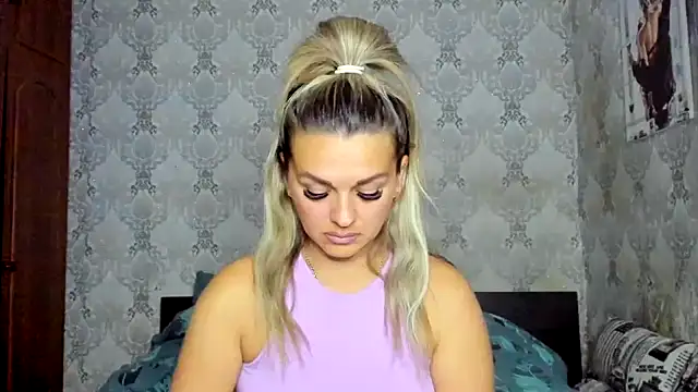 Snapshot of NicoletMoore chatting on 14, 10, 2025 NicoletMoore online show from 14, 10, 2025