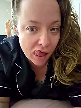 Snapshot of julimonroe chatting on 17, 3, 2025 julimonroe online show from 17, 3, 2025