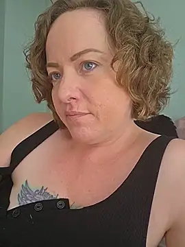 Snapshot of julimonroe chatting on 3, 6, 2026 julimonroe online show from 3, 6, 2026