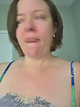 Snapshot of julimonroe chatting on 12, 6, 2026 julimonroe online show from 12, 6, 2026