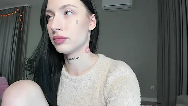 JenniferQueen11 online show from 28, 10, 2025