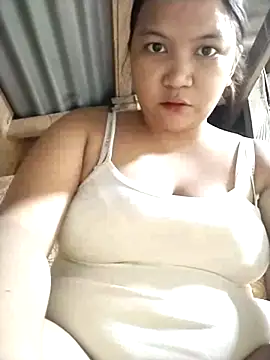 Snapshot of milkytitsmom4u chatting on 26, 2, 2026 milkytitsmom4u online show from 26, 2, 2026