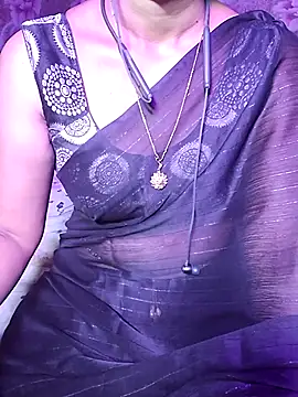 Snapshot of XBHUUME chatting on 5, 10, 2025 XBHUUME online show from 5, 10, 2025