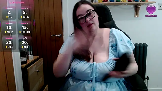 Rebecca Summer online show from 11, 4, 2026