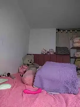 amycute  online show from 4, 1, 2025