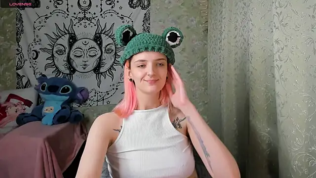 Cutie Adelia online show from 4, 1, 2025