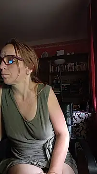Snapshot of Dettybitch40 chatting on 8, 7, 2026 Dettybitch40 online show from 8, 7, 2026
