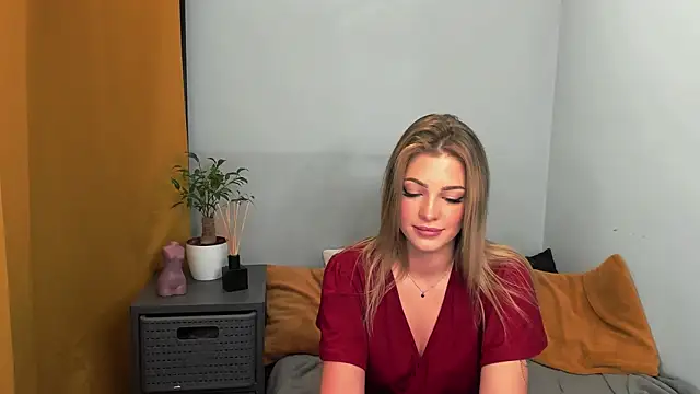 LilyBlondee online show from 1, 2, 2025