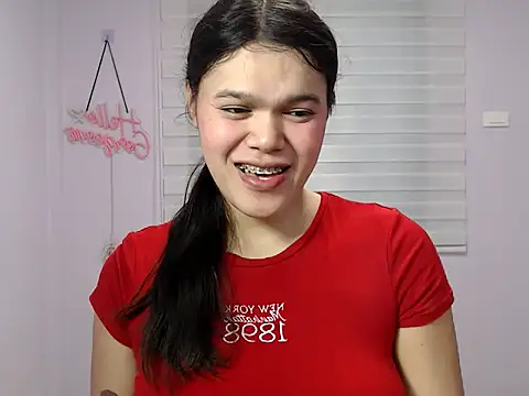 Snapshot of Miss_Ivanawolf chatting on 6, 7, 2026 Miss Ivanawolf online show from 6, 7, 2026