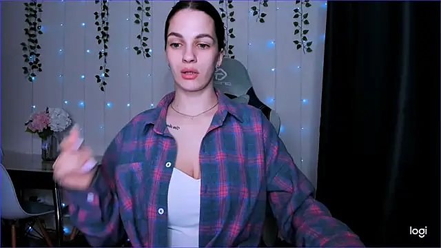 Snapshot of KarlaSim chatting on 6, 2, 2025 KarlaSim online show from 6, 2, 2025