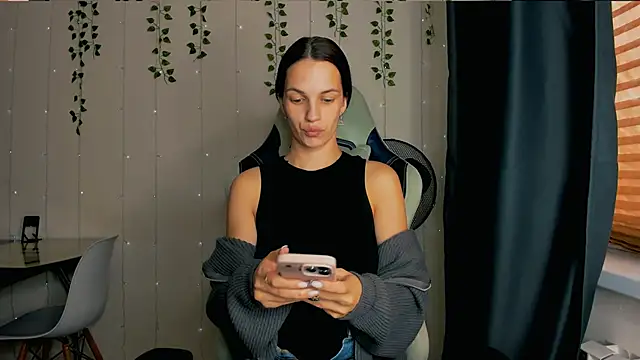 Snapshot of KarlaSim chatting on 23, 9, 2025 KarlaSim online show from 23, 9, 2025