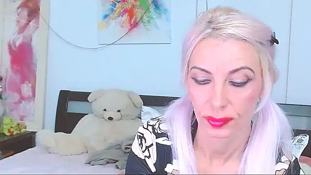 Snapshot of HoneyLara chatting on 5, 10, 2025 HoneyLara online show from 5, 10, 2025