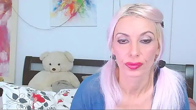 Snapshot of HoneyLara chatting on 6, 10, 2025 HoneyLara online show from 6, 10, 2025