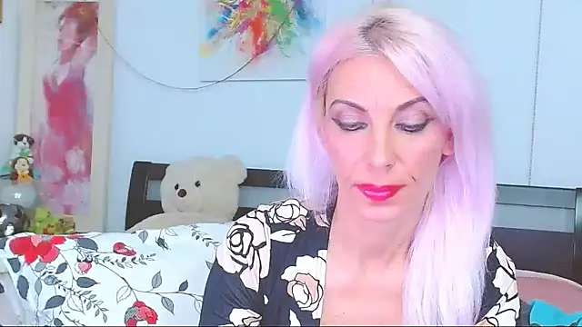 Snapshot of HoneyLara chatting on 9, 10, 2025 HoneyLara online show from 9, 10, 2025