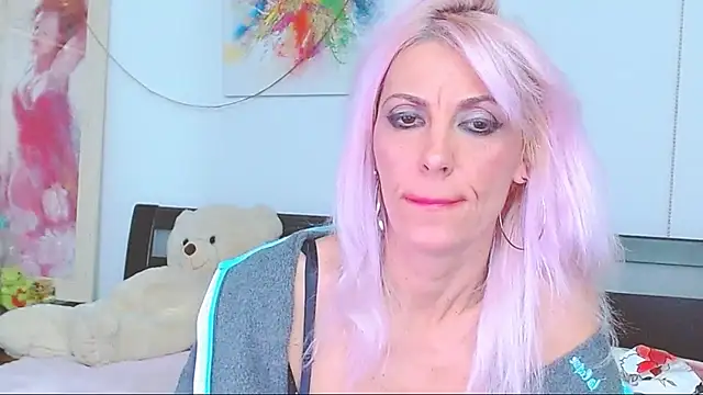 Snapshot of HoneyLara chatting on 12, 10, 2025 HoneyLara online show from 12, 10, 2025