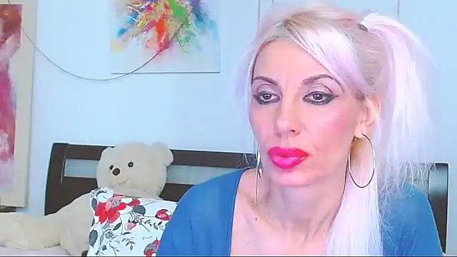 Snapshot of HoneyLara chatting on 15, 10, 2025 HoneyLara online show from 15, 10, 2025