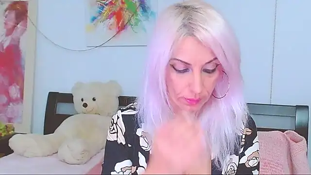 Snapshot of HoneyLara chatting on 19, 10, 2025 HoneyLara online show from 19, 10, 2025