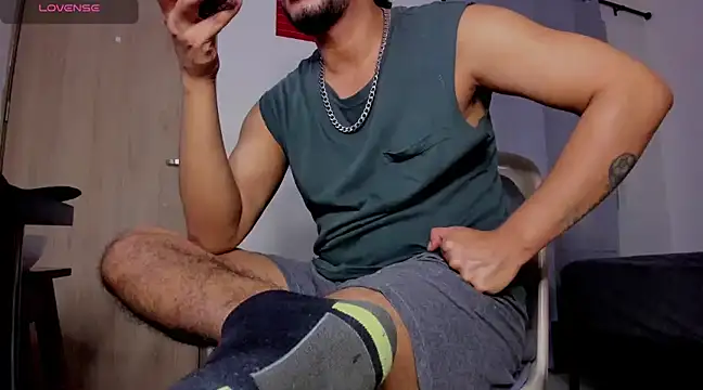 Snapshot of Cloudy_pigDude chatting on 21, 3, 2025 Cloudy pigDude online show from 21, 3, 2025