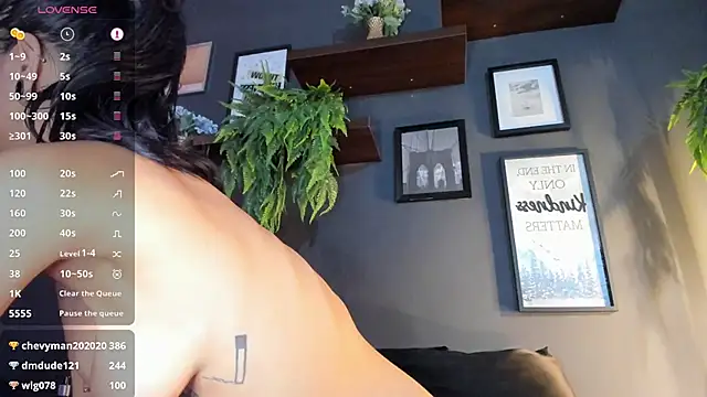 Snapshot of Mackenzie_Moore chatting on 4, 12, 2024 Mackenzie Moore online show from 4, 12, 2024