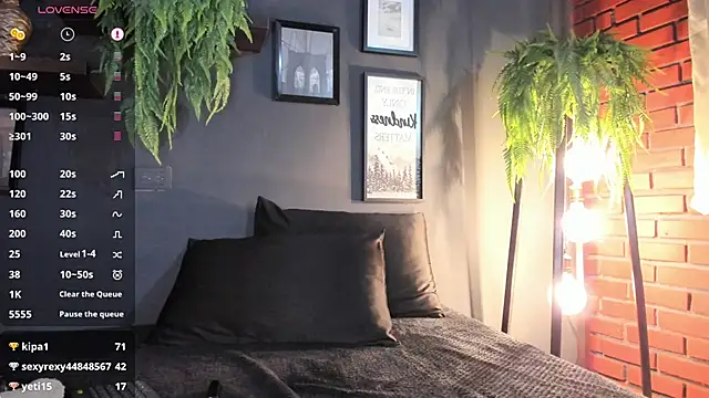 Snapshot of Mackenzie_Moore chatting on 5, 12, 2024 Mackenzie Moore online show from 5, 12, 2024