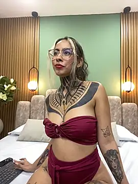 Snapshot of NicoleBlum chatting on 11, 3, 2025 NicoleBlum online show from 11, 3, 2025